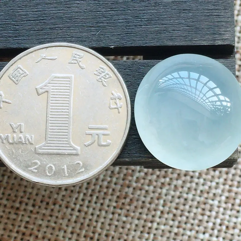 【自然光实拍,缅甸a货翡翠,蛋面,大颗饱满,玉质莹润,】图5