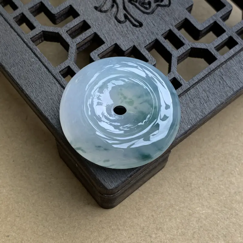 【A货翡翠 冰种飘花平安扣吊坠 尺寸27*6.4mm 种水好,莹润通透,雕工精美,飘花灵动】图5