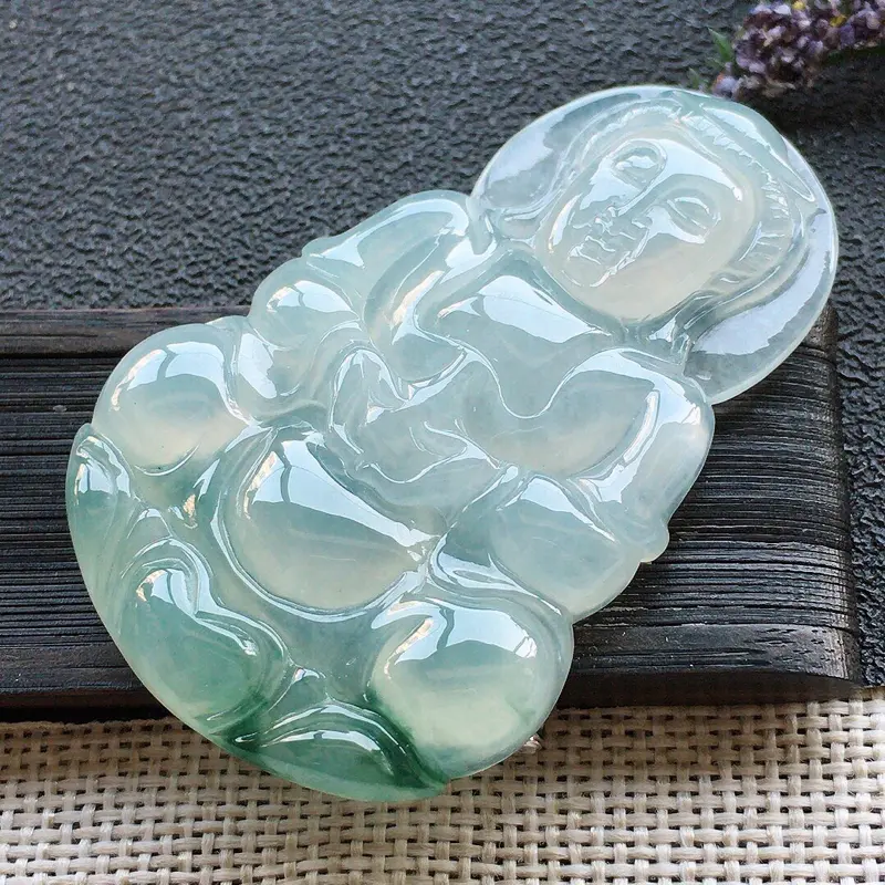 【精品翡翠观音吊坠,雕工精美,玉质莹润,尺寸:玉:57.7*34.5*6.1MM,总质量:17.5g】图2