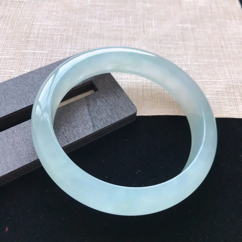 【正圈:59.3。天然翡翠A货。冰糯种晴绿手镯。冰润通透,佩戴清秀优雅。尺寸:59.3*13.8*7.5mm】图5