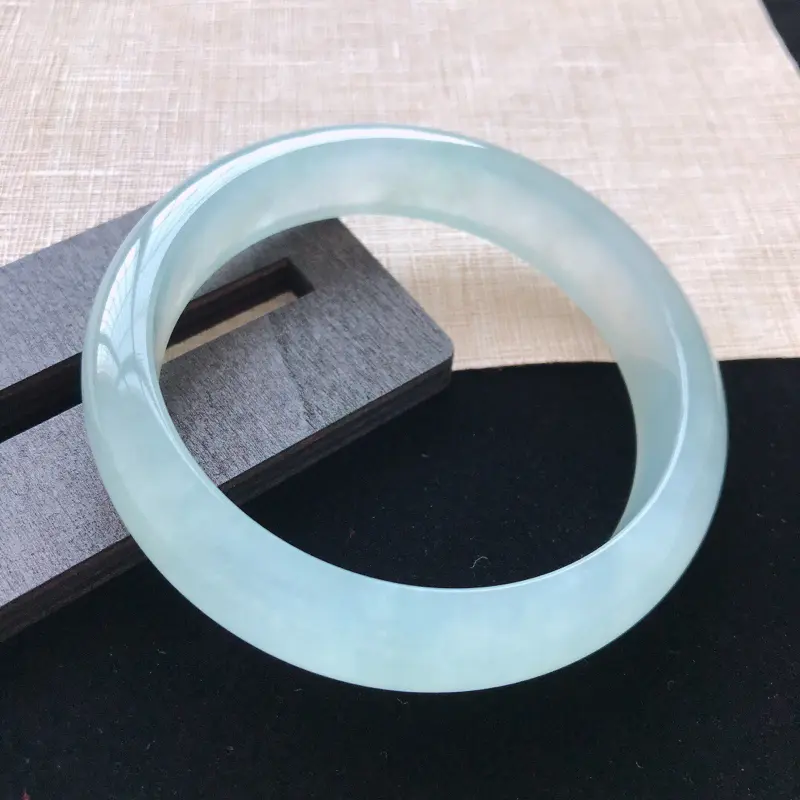 【正圈:59.3。天然翡翠A货。冰糯种晴绿手镯。冰润通透,佩戴清秀优雅。尺寸:59.3*13.8*7.5mm】图3