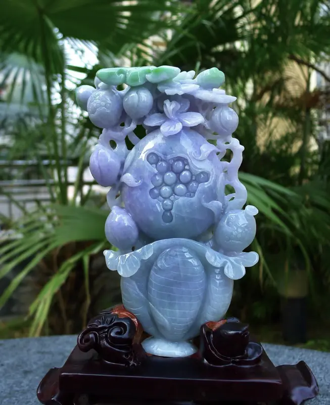 【精美花篮摆件 缅甸天然翡翠A货 精美 紫罗兰 喜上眉梢 花开富贵 多子多福 好事连连 花蓝摆件 雕刻精美线条流畅 种水好 搭配精美高档檀木底座 尺寸260.180.60裸石尺寸150.90.30裸石重量1.06斤 赞 送礼收藏佳品】图6