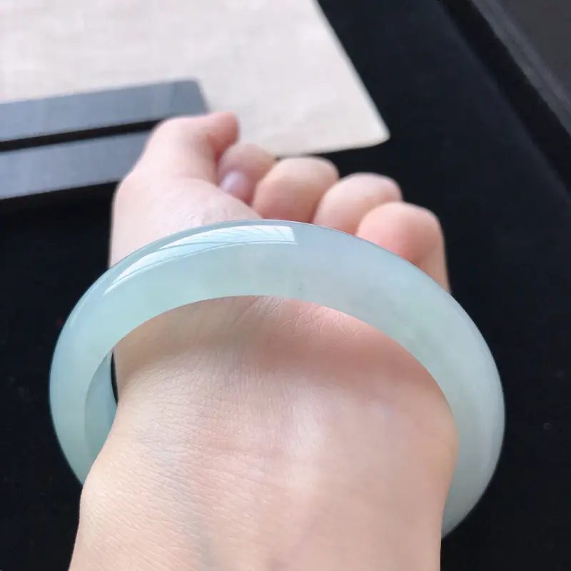 【正圈:59.3。天然翡翠A货。冰糯种晴绿手镯。冰润通透,佩戴清秀优雅。尺寸:59.3*13.8*7.5mm】图8