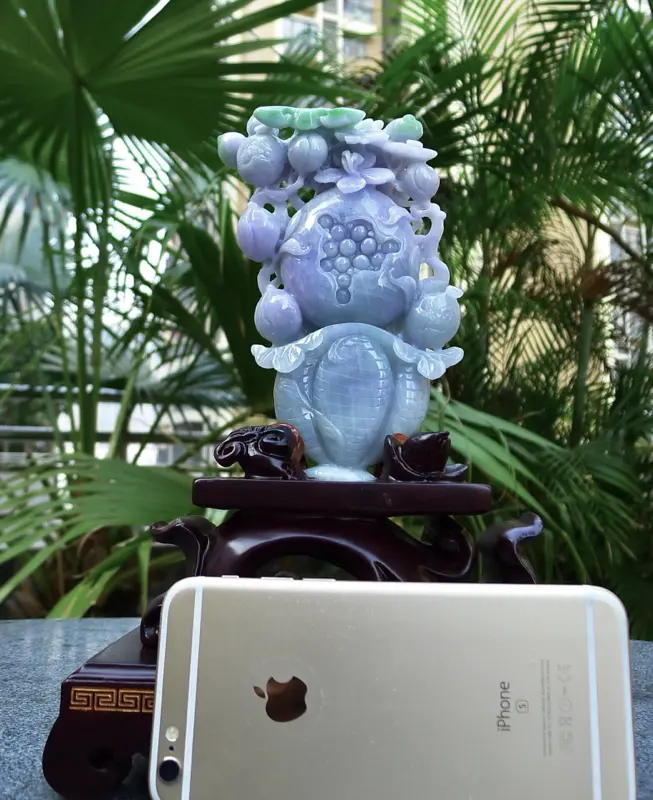 【精美花篮摆件 缅甸天然翡翠A货 精美 紫罗兰 喜上眉梢 花开富贵 多子多福 好事连连 花蓝摆件 雕刻精美线条流畅 种水好 搭配精美高档檀木底座 尺寸260.180.60裸石尺寸150.90.30裸石重量1.06斤 赞 送礼收藏佳品】图3