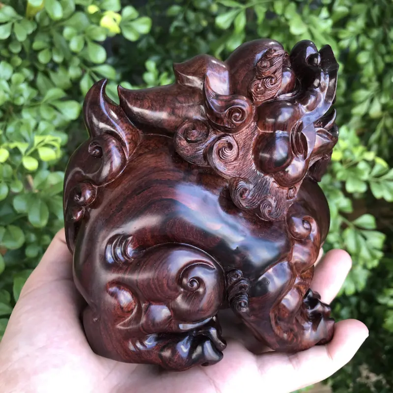 【海南黄花梨精品紫油梨手把/摆件,望天吼貔貅,镇宅辟邪,招财进宝,材质细腻,高油高密,底色干净,色泽均匀,满满细纹,纯手工湘工制作,雕工精赞,名师制作,长:112mm,高:120mm,厚:85mm,克重:486.4克,值得推荐】图10