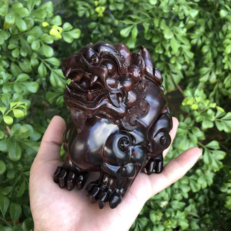 【海南黄花梨精品紫油梨手把/摆件,望天吼貔貅,镇宅辟邪,招财进宝,材质细腻,高油高密,底色干净,色泽均匀,满满细纹,纯手工湘工制作,雕工精赞,名师制作,长:112mm,高:120mm,厚:85mm,克重:486.4克,值得推荐】图1