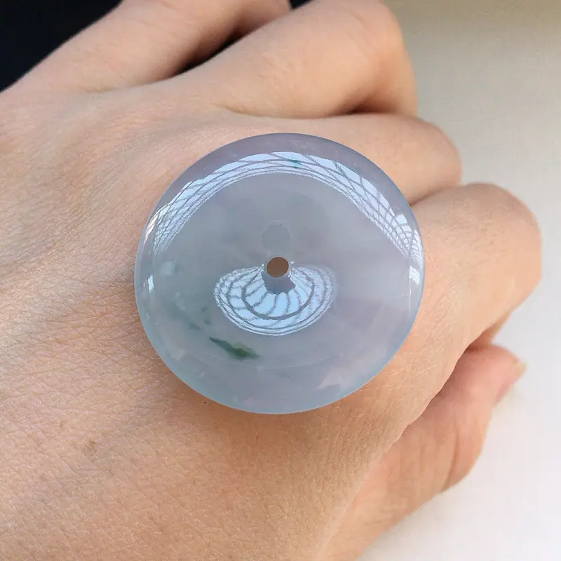 【自然光实拍,缅甸a货翡翠,冰紫罗兰飘花平安扣,种好冰透,颜色漂亮,胶感好,品相佳】图6