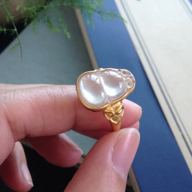 【玻璃种葫芦女款戒指,光感强烈,冰纯种老,上手美艳,尺寸:15.5-11-5/17-12.6-75mm,指圈13.5可戴###】图10
