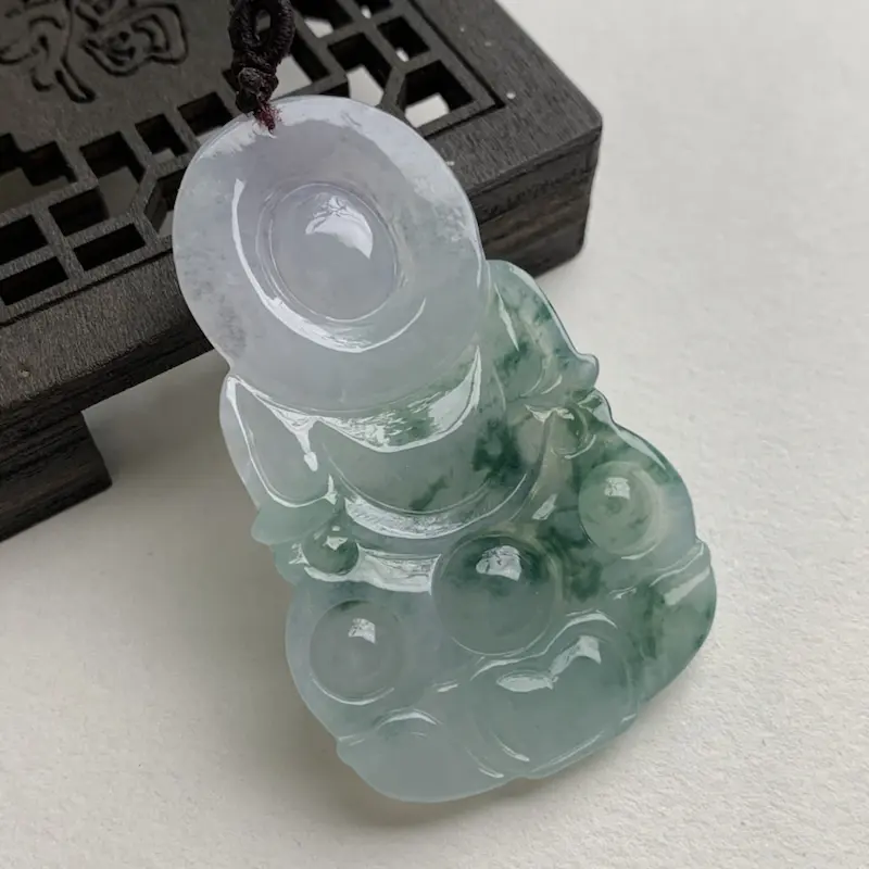 【A货翡翠 老种飘花观音挂件 尺寸59.7*37*6.1mm 水头好,玉质细腻,飘花灵动】图4