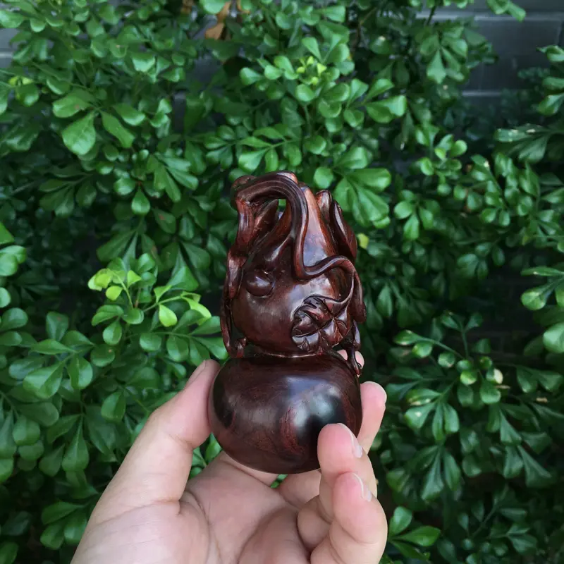 【海南黄花梨精品紫红油梨手把件/摆件(福禄寿葫芦),镂空精雕,名师精雕,山水纹理,底色干净,色泽均匀,把玩收藏品,高:97mm,52.6mm,克重:108克,值得推荐。】图1