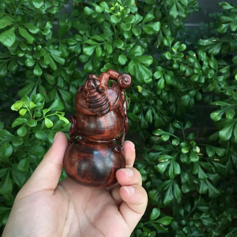【海南黄花梨精品紫红油梨手把件/摆件(福禄寿葫芦),镂空精雕,名师精雕,山水纹理,底色干净,色泽均匀,把玩收藏品,高:97mm,52.6mm,克重:108克,值得推荐。】图3