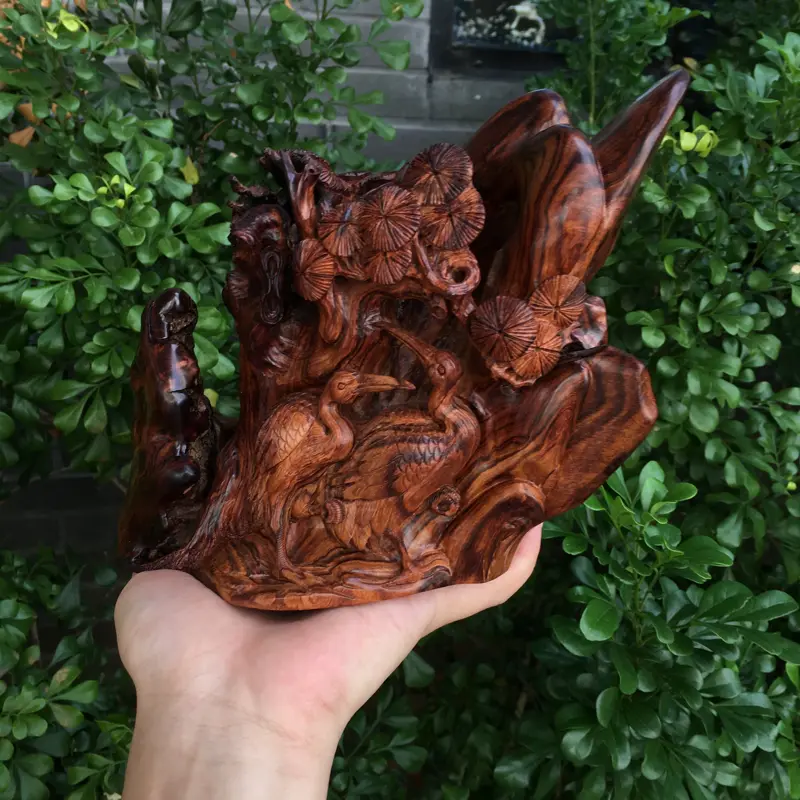 【海南黄花梨精品油梨摆件(松趣仙鹤),雕工精赞,名师精雕,瘤疤纹理,纹理清晰,荧光十足,高油高密,色泽均匀,送礼摆件收藏品,长:200mm,宽:100mm,高:170mm,克重:898克,值得推荐】图1