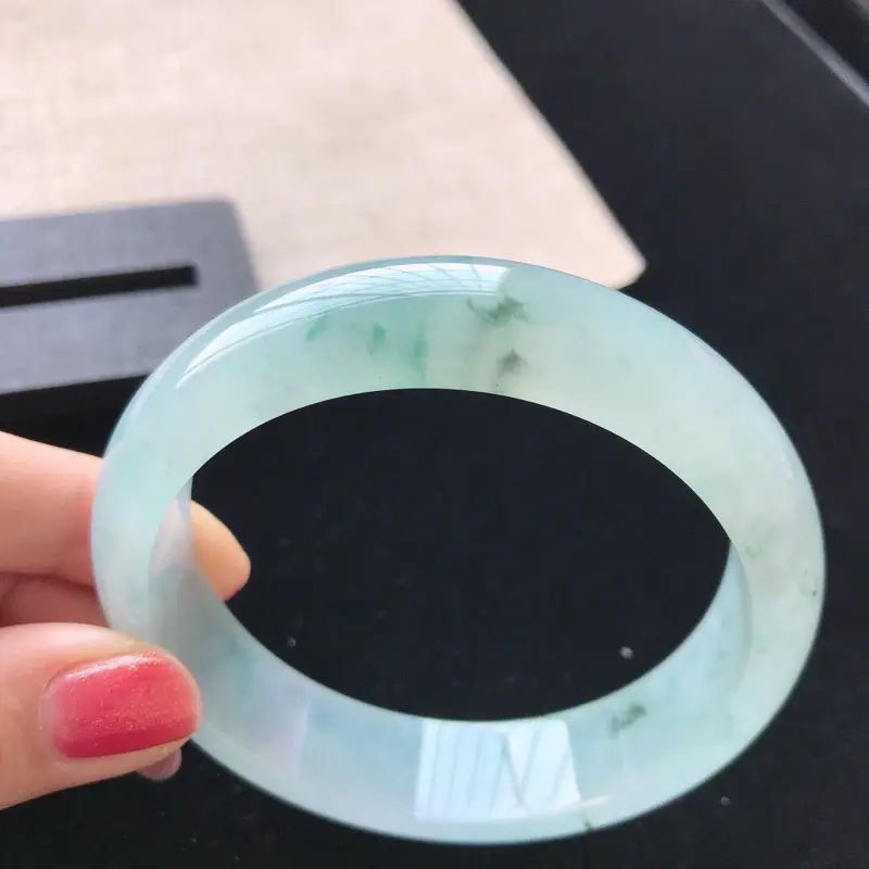 【正圈:58.3。天然翡翠A货。冰糯种飘花手镯。水润起胶感,佩戴高贵优雅。尺寸:58.3*15.3*7.6mm】图6