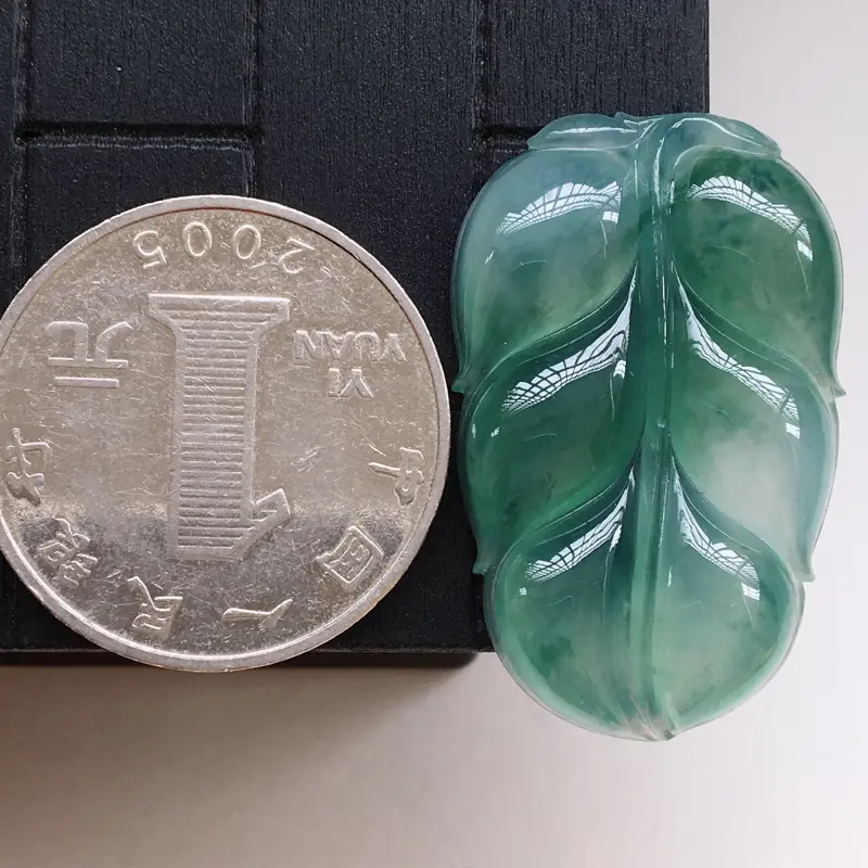 【自然光实拍,缅甸a货翡翠,飘花叶子,种好细腻,颜色漂亮,玉质莹润,形体好###】图6
