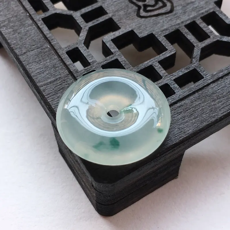 【A货翡翠 冰种飘花平安扣吊坠 尺寸21.1*6.1mm 水头好,玉质细腻,飘花灵动】图1