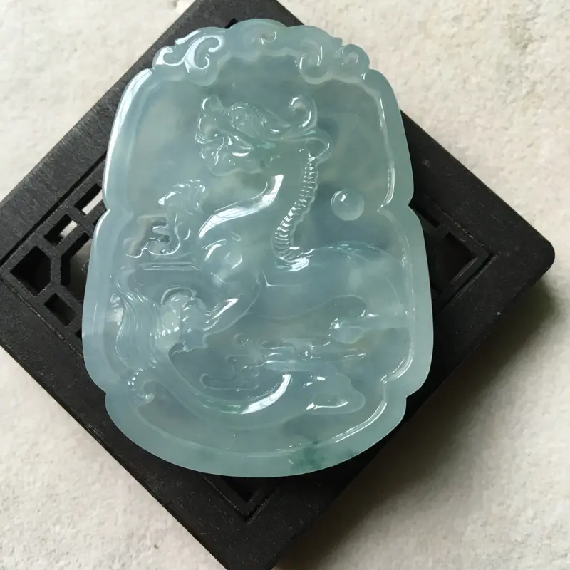 【缅甸翡翠A货,龙行天下,福在眼前,上身效果非常大气,料子细腻,精工制作。】图5