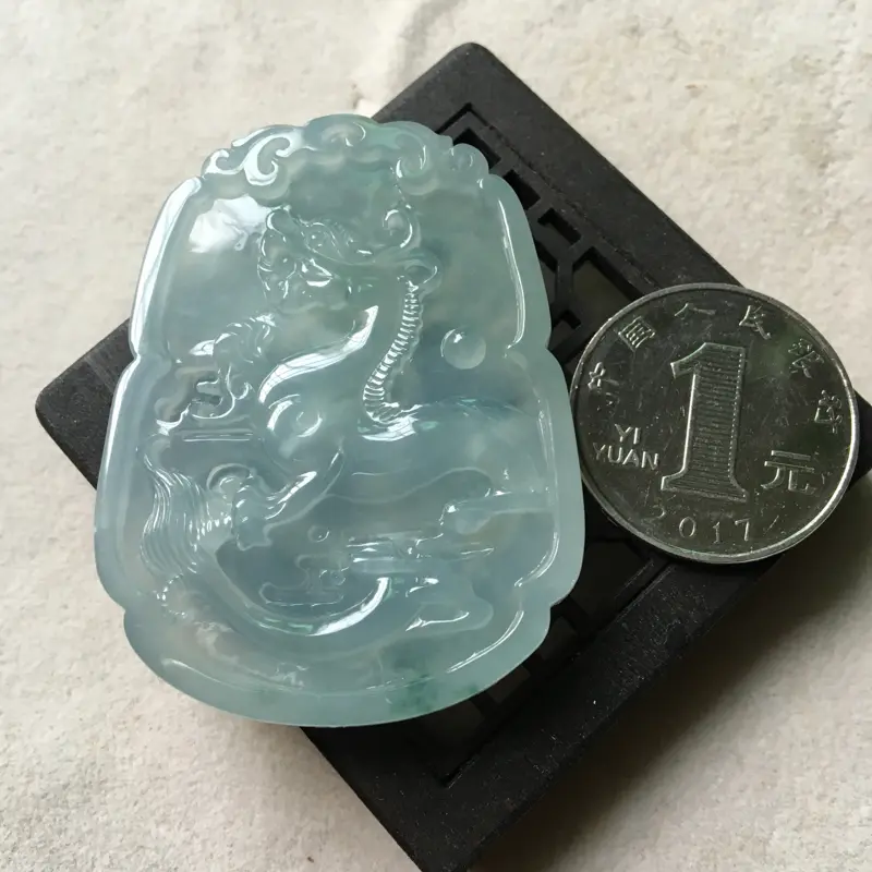 【缅甸翡翠A货,龙行天下,福在眼前,上身效果非常大气,料子细腻,精工制作。】图3