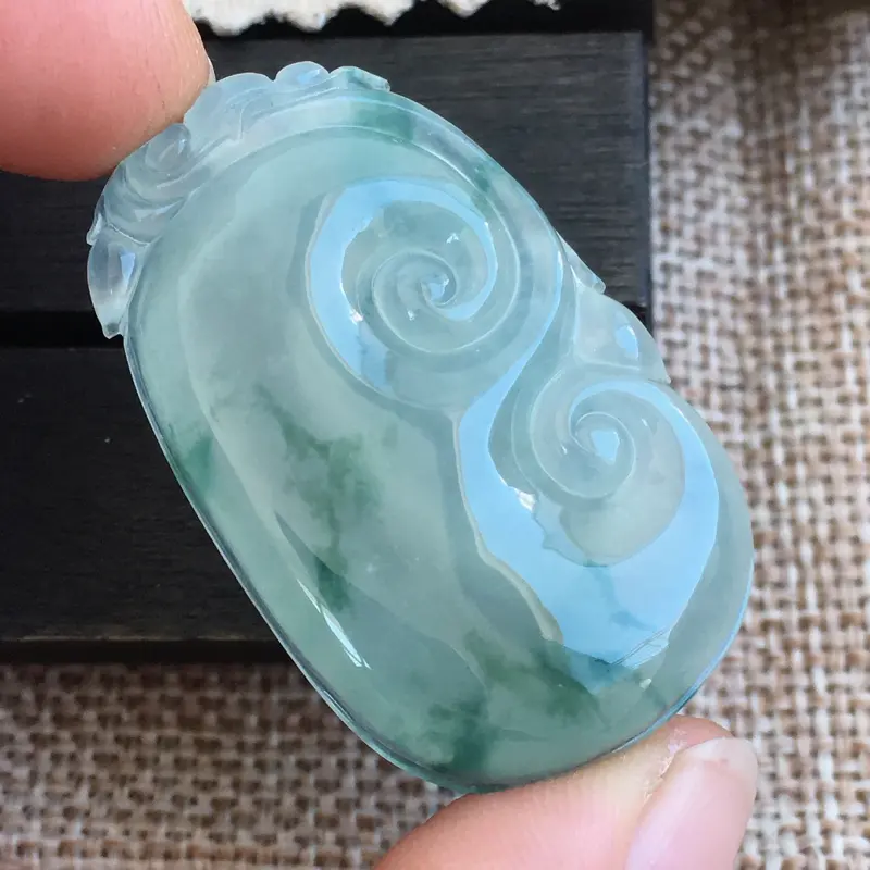 【自然光实拍,缅甸a货翡翠,飘花如意,种好水润,玉质细腻,漂亮,品相佳,无孔需镶嵌,】图7