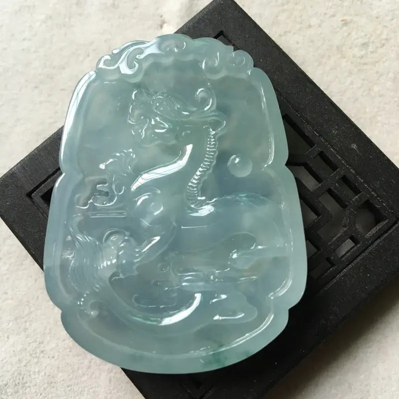 【缅甸翡翠A货,龙行天下,福在眼前,上身效果非常大气,料子细腻,精工制作。】图4