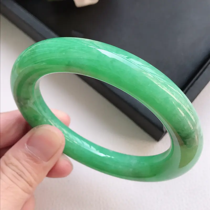 【自然光拍摄 圈口58.8mm 细糯种满绿圆条手镯C161 玉质细腻水润,条形大方,高贵优雅,端庄大气
温馨提示:避免手镯圈口佩戴不合适,可以先咨询客服,询问测量圈口方法】图4