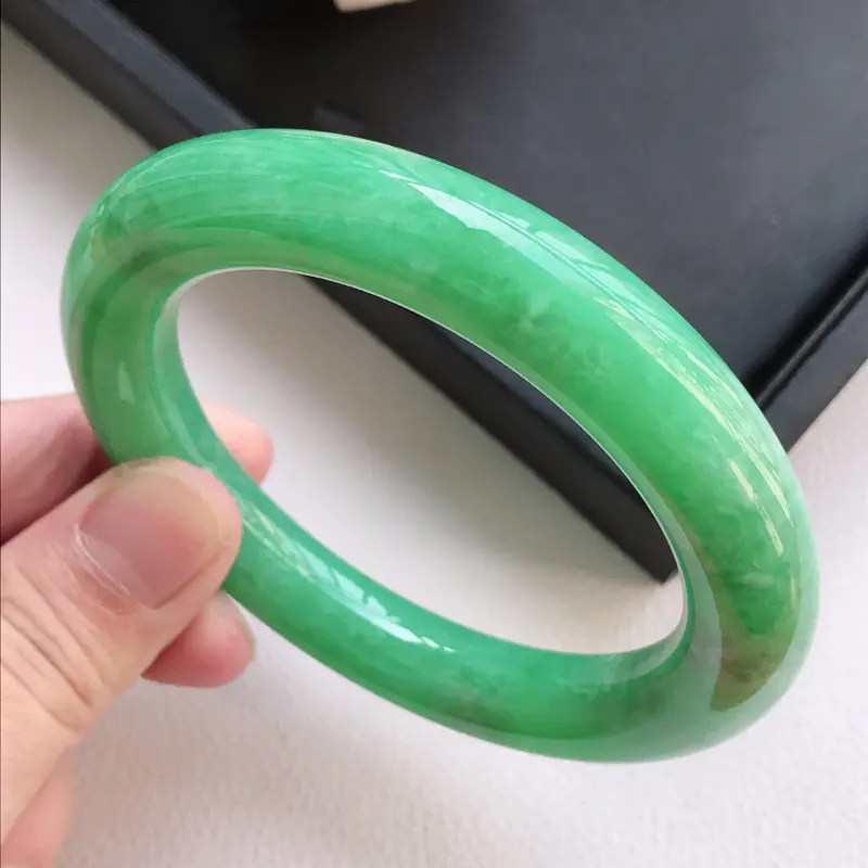 【自然光拍摄 圈口58.8mm 细糯种满绿圆条手镯C161 玉质细腻水润,条形大方,高贵优雅,端庄大气
温馨提示:避免手镯圈口佩戴不合适,可以先咨询客服,询问测量圈口方法】图6