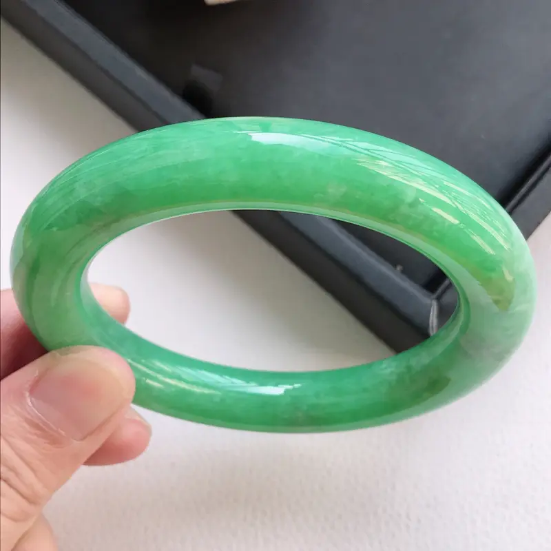【自然光拍摄 圈口58.8mm 细糯种满绿圆条手镯C161 玉质细腻水润,条形大方,高贵优雅,端庄大气
温馨提示:避免手镯圈口佩戴不合适,可以先咨询客服,询问测量圈口方法】图7