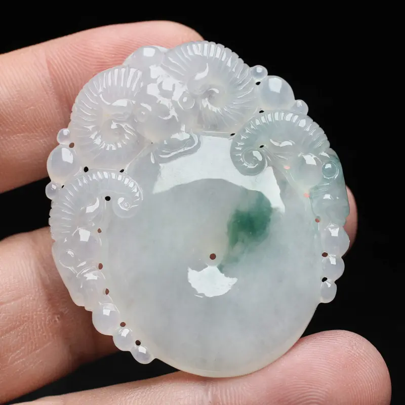 【🍀糯化种三羊开泰翡翠吊坠,雕工精细,雕刻线条流畅优美,寓意好,佩戴上身效果更漂亮。尺寸49.3*42.8*6.3mm。】图9