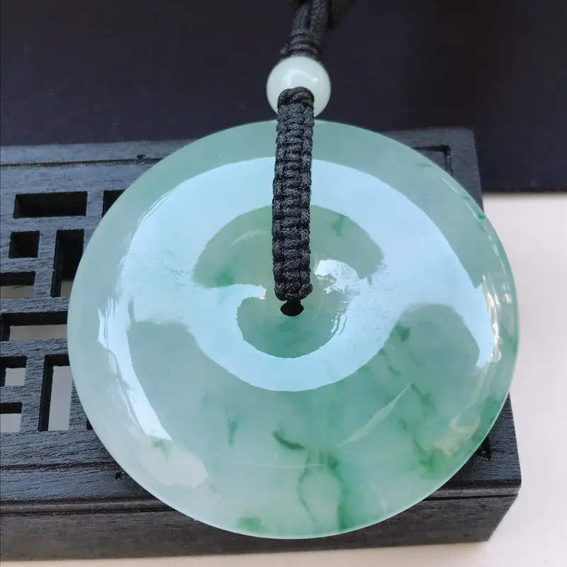 【翡翠A货 糯化种水润飘花翡翠大平安扣吊坠 尺寸50.1/9.5(顶珠配饰珠)】图2