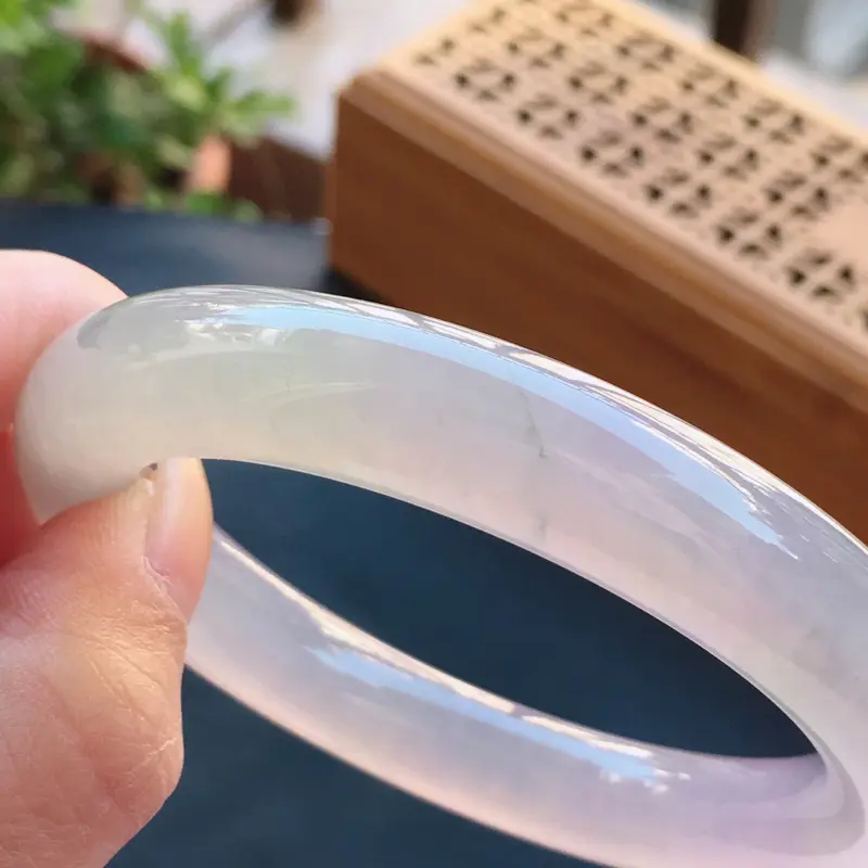 【翡翠a货,冰紫精美圆条翡翠手镯,圈口56.6/11.5/11.6,玉质细腻,底色漂亮,佩戴上手俱有古典婉约之气也透露着时尚气息】图8