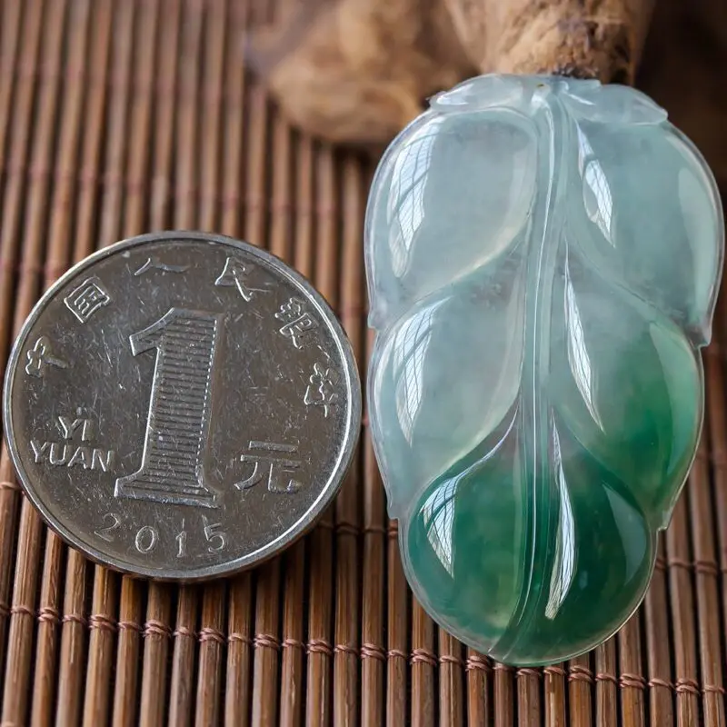【冰种飘绿翡翠金枝玉叶,玉质细腻,水润光泽,种水足,色泽佳,做工精细,尺寸41.0*25.0*4.3】图7
