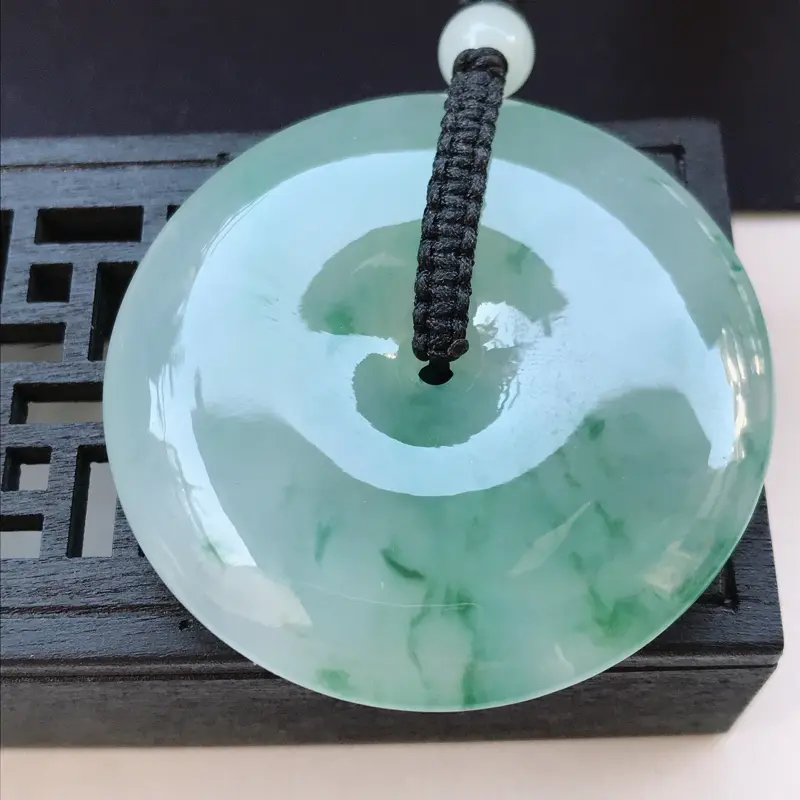 【翡翠A货 糯化种水润飘花翡翠大平安扣吊坠 尺寸50.1/9.5(顶珠配饰珠)】图9