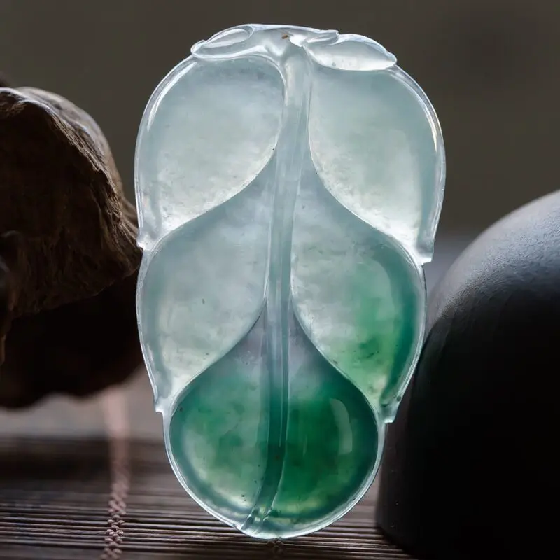 【冰种飘绿翡翠金枝玉叶,玉质细腻,水润光泽,种水足,色泽佳,做工精细,尺寸41.0*25.0*4.3】图9