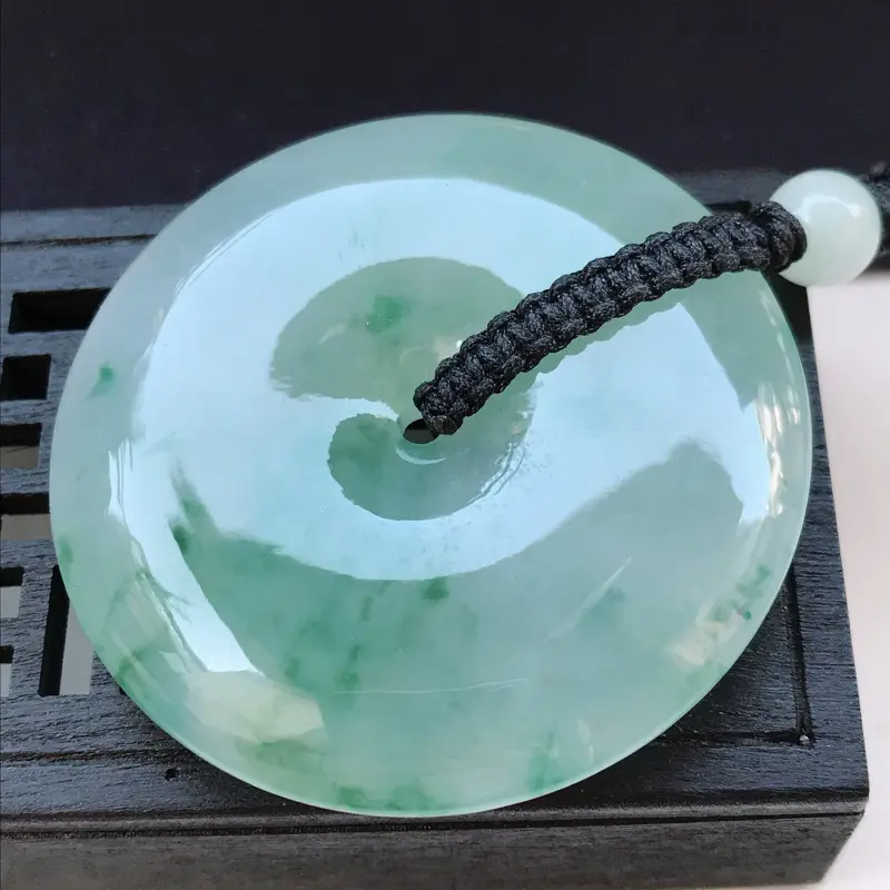 【翡翠A货 糯化种水润飘花翡翠大平安扣吊坠 尺寸50.1/9.5(顶珠配饰珠)】图4