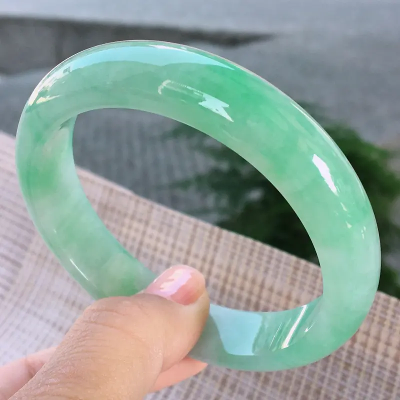 【正圈57-58,天然A货翡翠-莹润优雅,精美满绿,质地细腻,正装玉手镯 ,尺寸圈口57.4/13.3/7.6 120239】图6