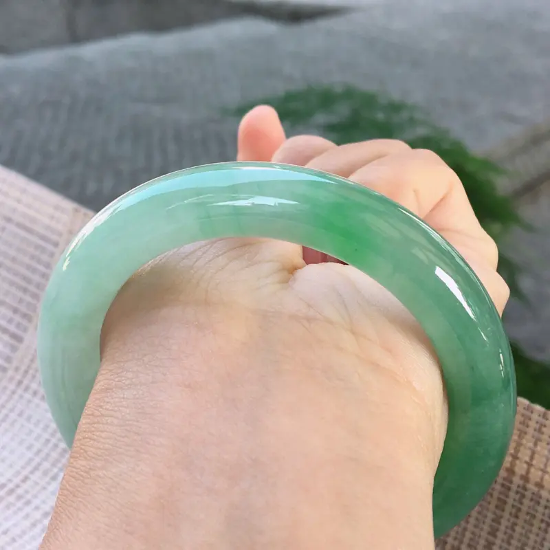 【圆条54-55,天然A货翡翠-水润起胶感,优雅满绿,质地细腻,圆条玉手镯 完美无纹裂,尺寸圈口54.2/11.4/10.2 120234##】图7