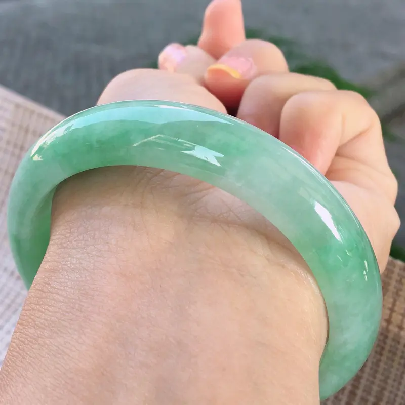 【正圈57-58,天然A货翡翠-莹润优雅,精美满绿,质地细腻,正装玉手镯 ,尺寸圈口57.4/13.3/7.6 120239】图10