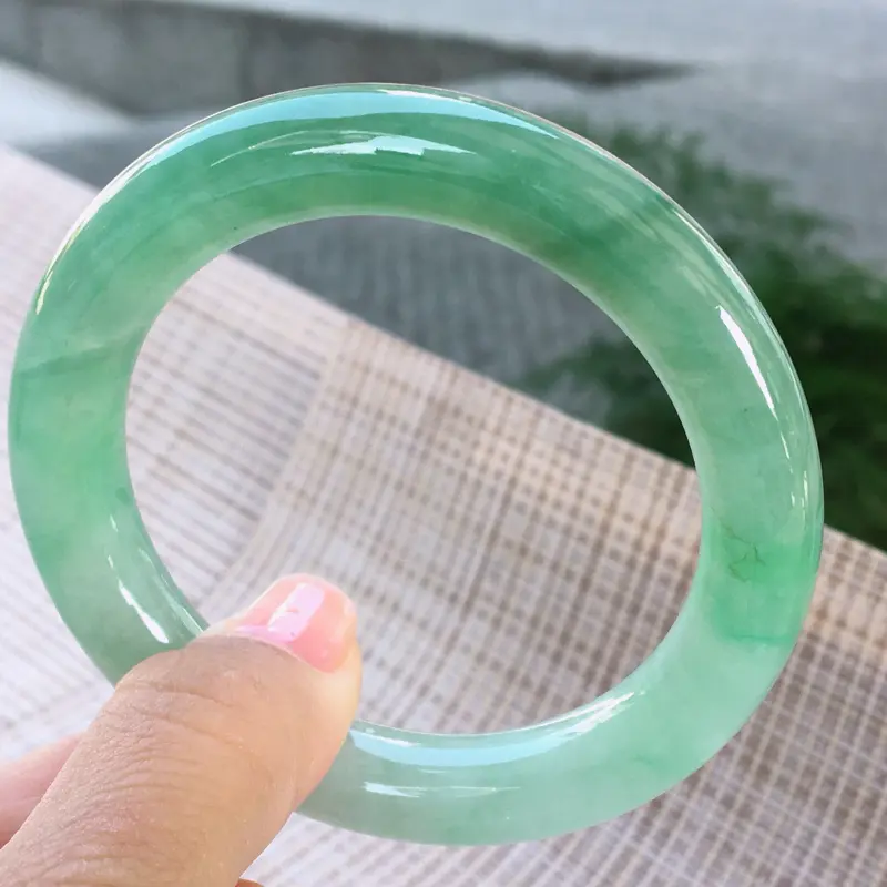 【圆条54-55,天然A货翡翠-水润起胶感,优雅满绿,质地细腻,圆条玉手镯 完美无纹裂,尺寸圈口54.2/11.4/10.2 120234##】图3