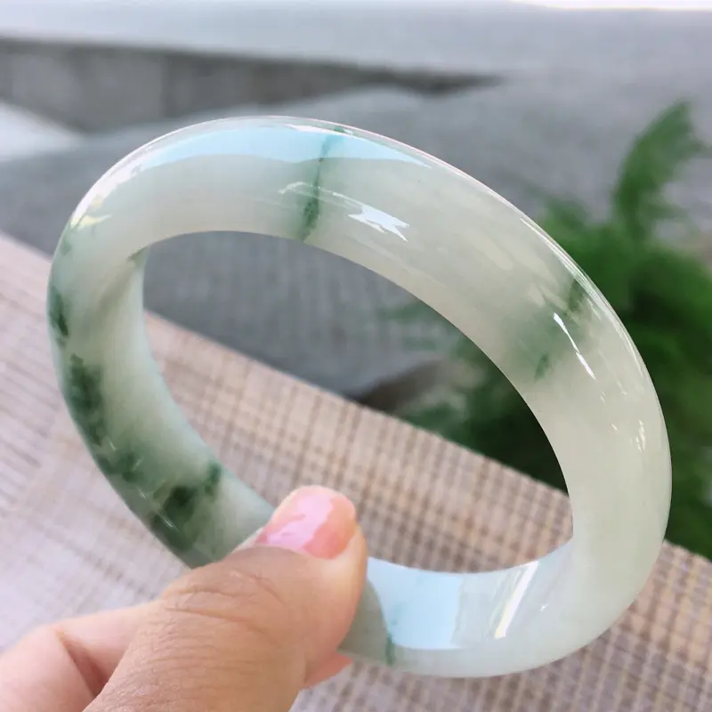 【正圈57-58,天然A货翡翠-莹润优雅,灵动飘花,质地细腻,正装玉手镯 完美无纹裂,尺寸圈口57.3/13.2/7.5 120229】图4