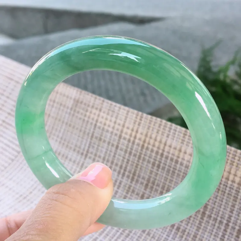 【圆条54-55,天然A货翡翠-水润起胶感,优雅满绿,质地细腻,圆条玉手镯 完美无纹裂,尺寸圈口54.2/11.4/10.2 120234##】图6