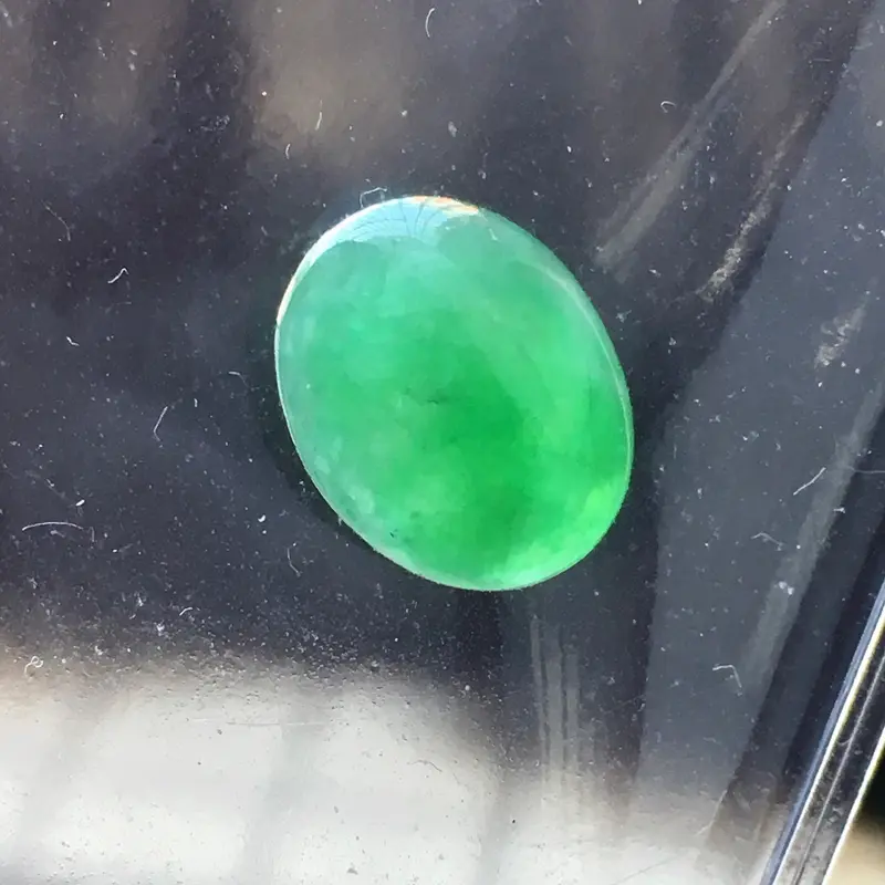 【自然光实拍,缅甸a货翡翠,冰种满绿蛋面,种好水润,玉质细腻,饱满漂亮,品相佳,】图6