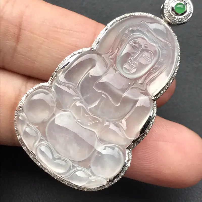 【天然翡翠A货,冰种观音吊坠,料子细腻,冰透水润,豪华镶嵌,18K金伴钻镶嵌,性价比高】图3