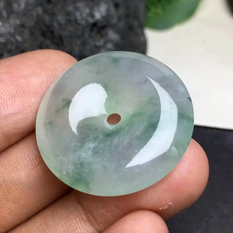 【❤️飘彩平安扣吊坠:种老水足,色泽漂亮,干净透光,圆润饱满,圆圆满满,财源滚滚寓意佳,有孔。尺寸:28.4--6.6】图4