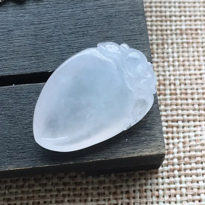 【自然光实拍,缅甸a货翡翠,福桃,福禄寿,种好水润,玉质细腻,饱满漂亮,品相佳,有孔可直接佩,】图5