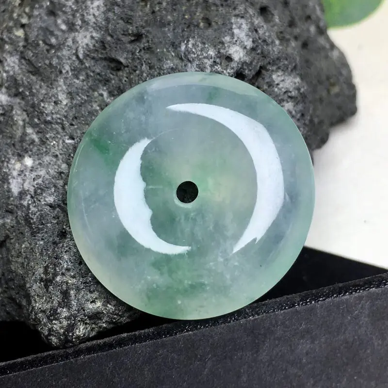 【❤️飘彩平安扣吊坠:种老水足,色泽漂亮,干净透光,圆润饱满,圆圆满满,财源滚滚寓意佳,有孔。尺寸:28.4--6.6】图1