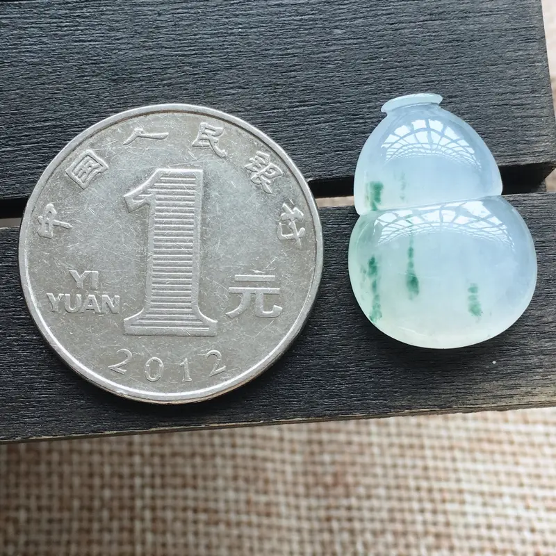 【自然光实拍,缅甸a货翡翠,冰种飘花葫芦,种好水润,玉质细腻,漂亮,品相佳,】图5