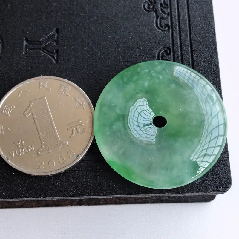 【天然翡翠A货冰糯种飘绿平安扣吊坠,尺寸: 31.6×6.0mm,水润通透,形体饱满,雕工精美,】图7
