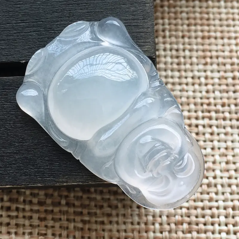 【自然光实拍,缅甸a货翡翠,冰种佛公,种好水润,饱满,玉质细腻,漂亮,品相佳,有孔可直接佩戴,】图3