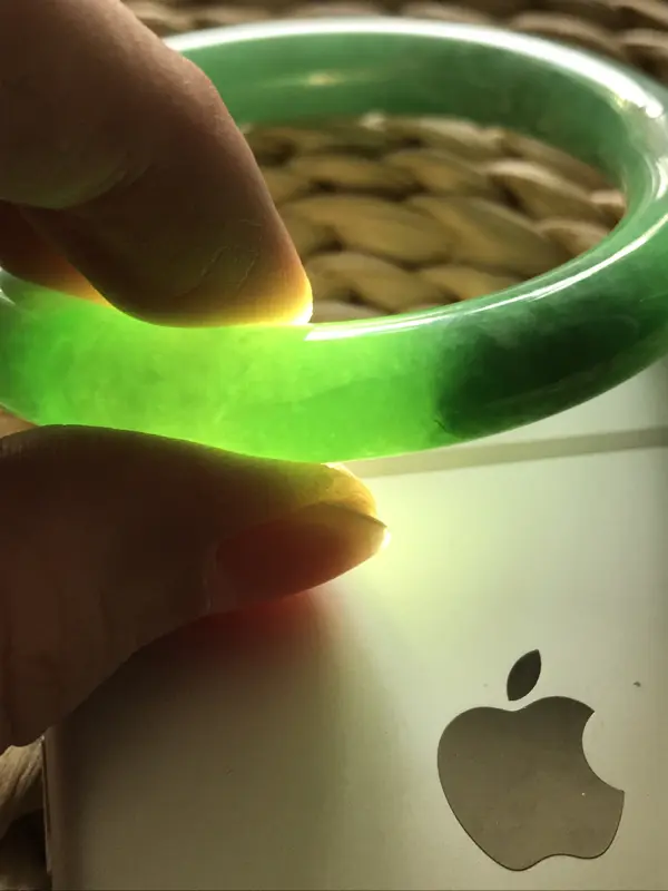 【自然光拍摄 圈口54.4mm 糯种满绿圆条手镯C120 玉质细腻水润,条形大方,高贵优雅,端庄大气
温馨提示:避免手镯圈口佩戴不合适,可以先咨询客服,询问测量圈口方法】图9