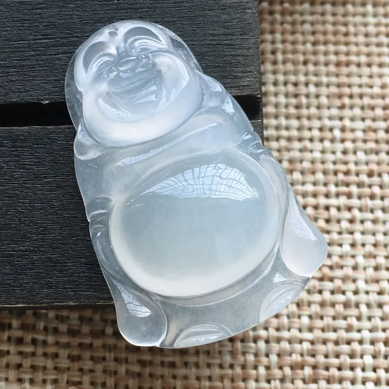 【自然光实拍,缅甸a货翡翠,冰种佛公,种好水润,饱满,玉质细腻,漂亮,品相佳,有孔可直接佩戴,】图1