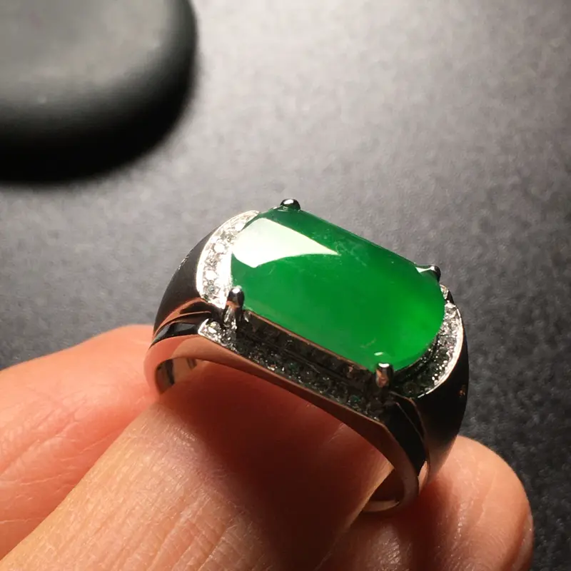 【阳绿马鞍翡翠💍,种好色辣,水润饱满,性价比高,裸石尺寸:13.5*7.9*3整体尺寸:18.4*11.5*6】图7